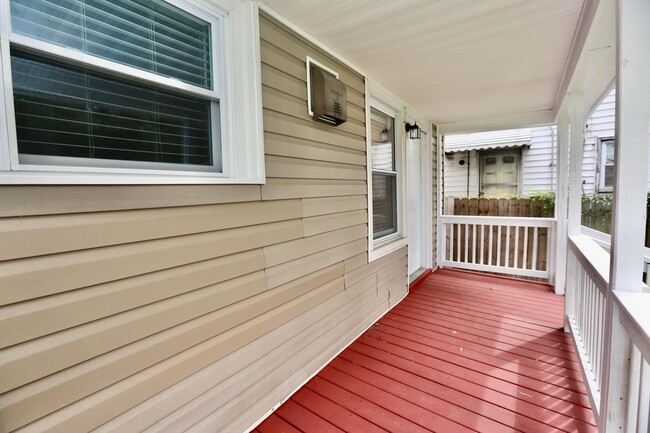 Building Photo - Updated & Ready 09-19-25! Pet Friendly - F...