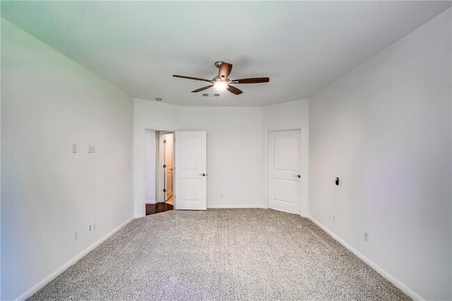 Building Photo - 401 Ridgetop Bend