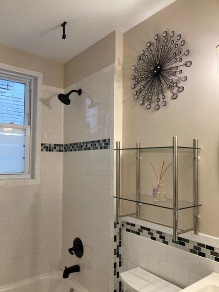 Building Photo - 3027 Shannon Dr