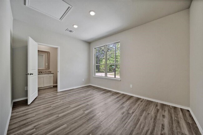 Building Photo - 1307 St Lawrence River Rd