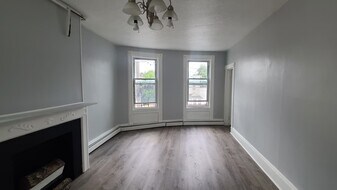 Building Photo - 302 Summit Ave