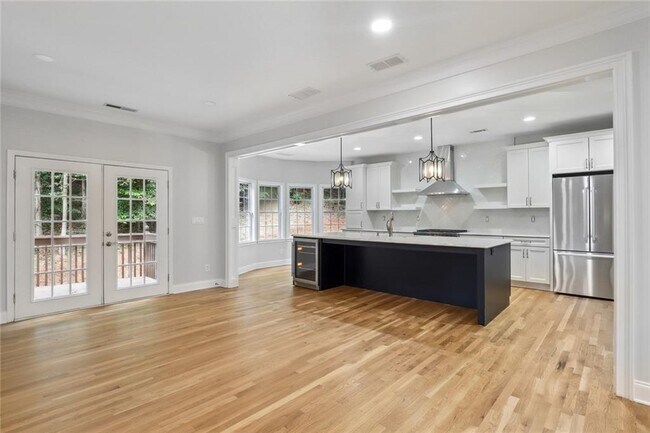 Building Photo - 210 Aerie Ct