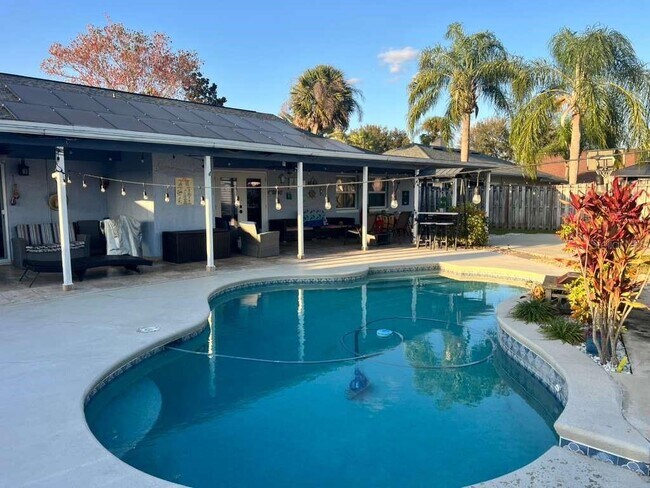 Building Photo - 20812 Maxim Pkwy