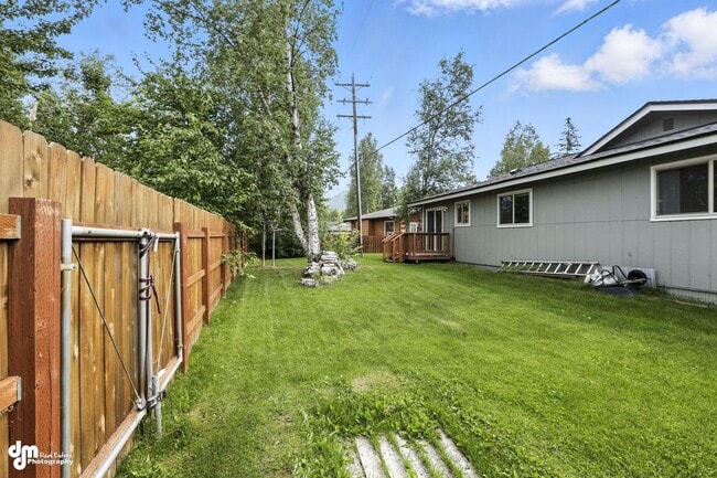 Building Photo - 2 bed 1 bath home
