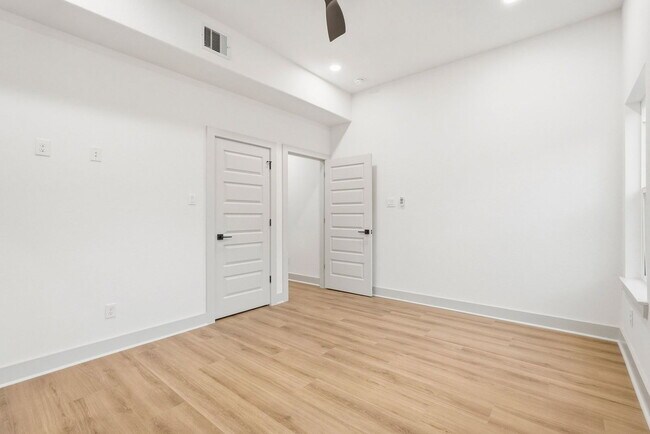 Building Photo - 9819 Turnbow St