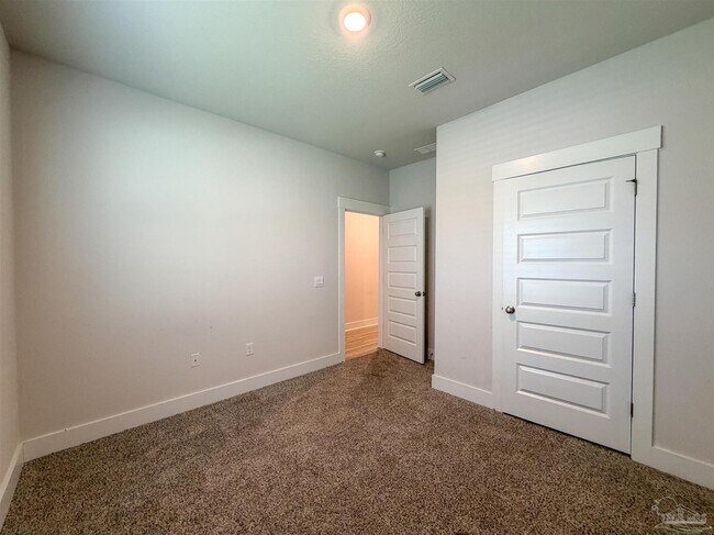 Building Photo - 9899 Starling Dr