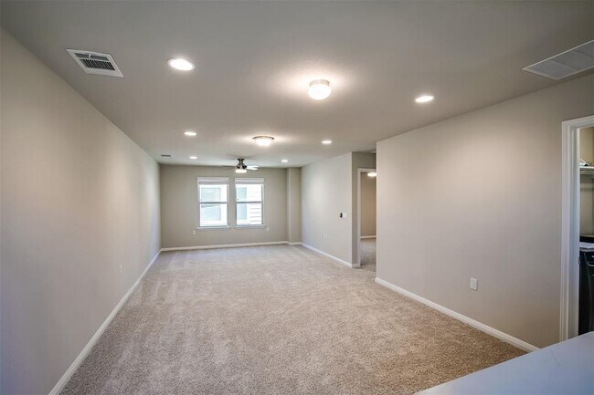 Building Photo - 837 Falkland Trace