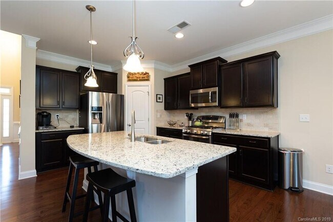 Building Photo - Immaculate 5bd 3bd Berewick home with many newly upgrades!