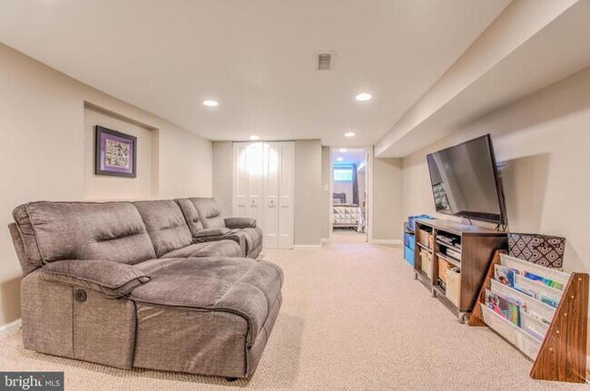 Building Photo - 2925 E Baltimore St