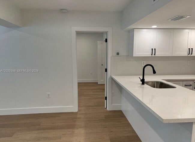 Building Photo - 16349 Ravenwood Pl