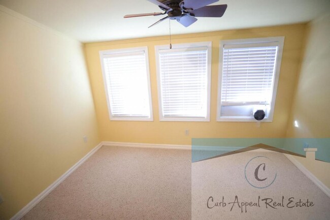 Building Photo - 2725-C Greenbriar Drive