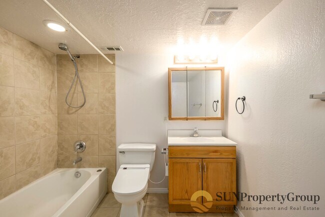 Building Photo - Newly Updated Liberty Wells Duplex!!