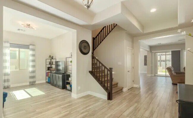 Building Photo - 10112 Cintron Ln