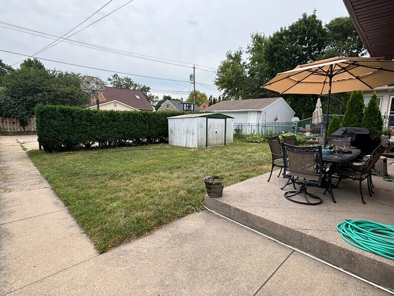 Back Yard - 3455 E Lunham Ave