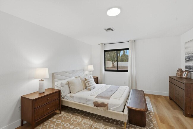 Building Photo - 6302 E Cochise Rd