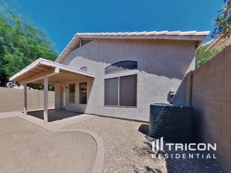 Building Photo - 1335 W Wahalla Ln