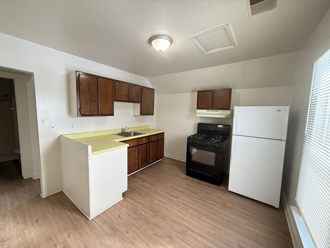 Building Photo - 1206 Pringle Ave