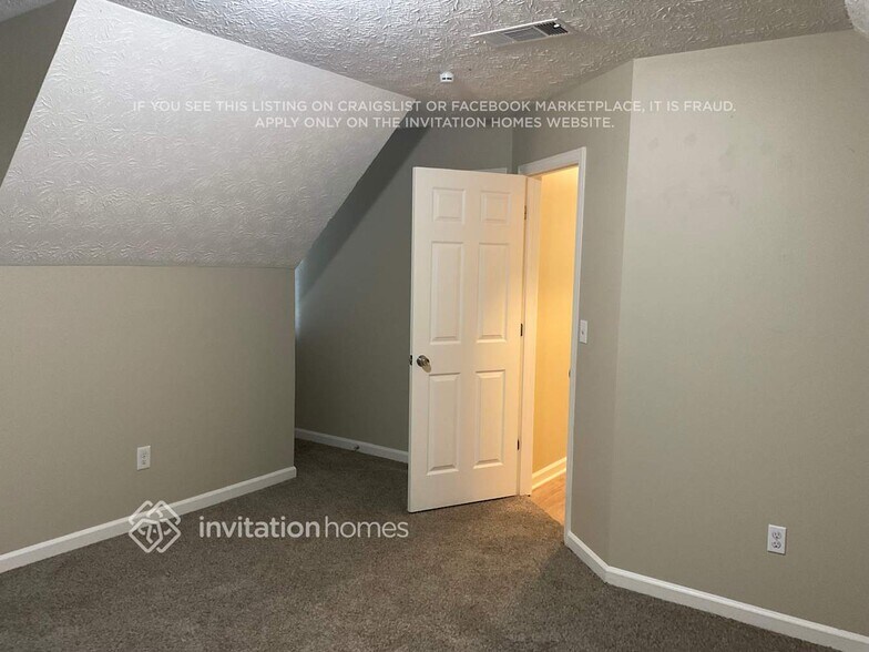 Building Photo - 2849 Meadow Dr