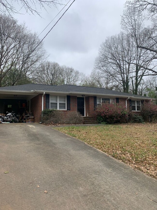 Building Photo - Quiet 2BR Retreat Minutes from Downtown Athens