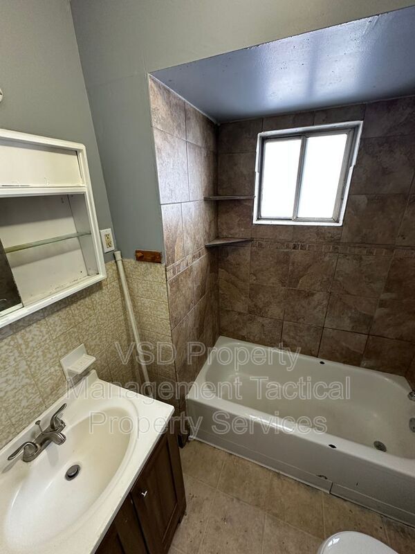 Building Photo - 3651 E 55th St