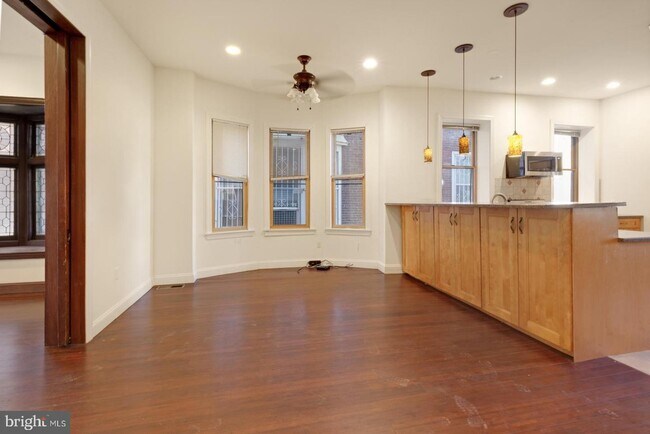 Building Photo - 4841 Cedar Ave