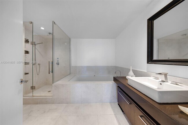 Building Photo - 17121 Collins Ave