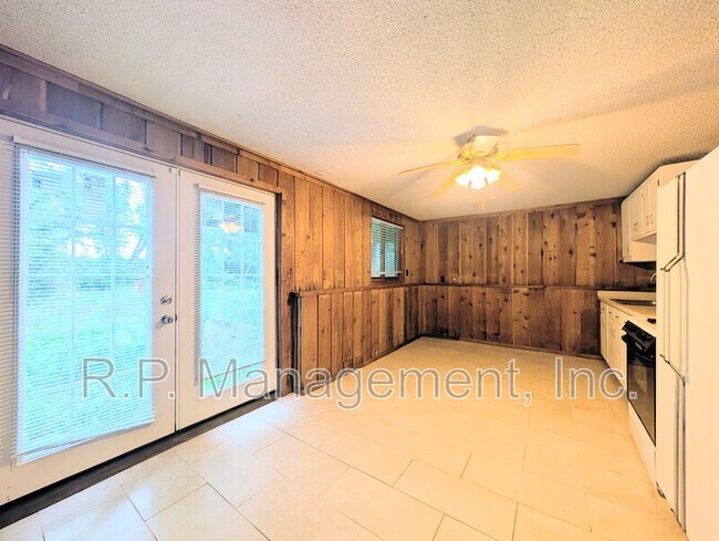 Building Photo - 15740 Pilar Rd N
