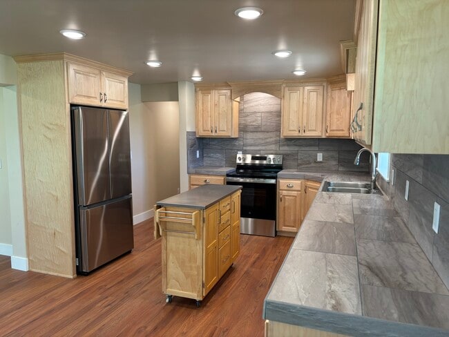 Building Photo - 5265 S 4300 W