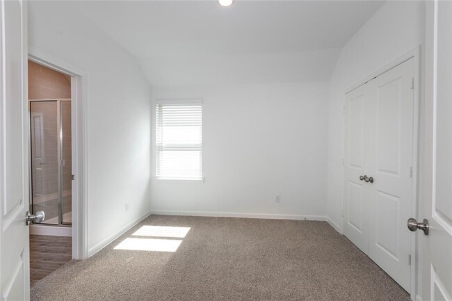 Building Photo - 4022 Balboa Dr