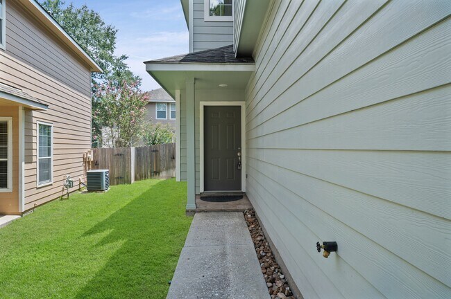 Building Photo - 11 Scenic Brook Ct