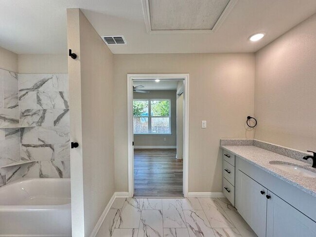 Building Photo - Available Now! Stunning 1 Bedroom 1 Bath New Construction Single Family House!