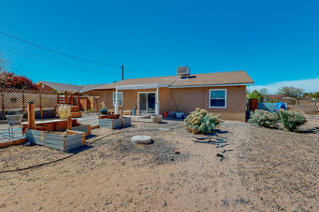 Building Photo - 3010 May Cir SE