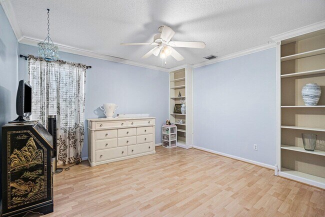 Building Photo - 7600 Cocoanut Dr