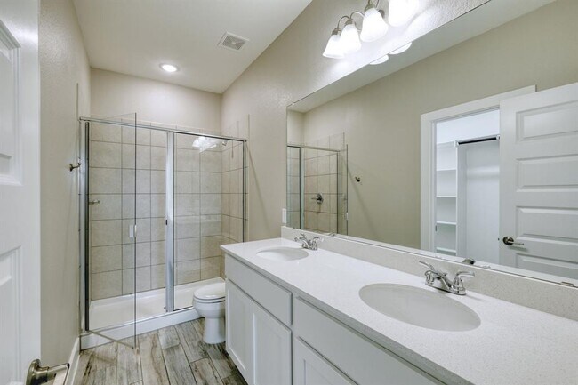 Building Photo - 438 Parkline Dr