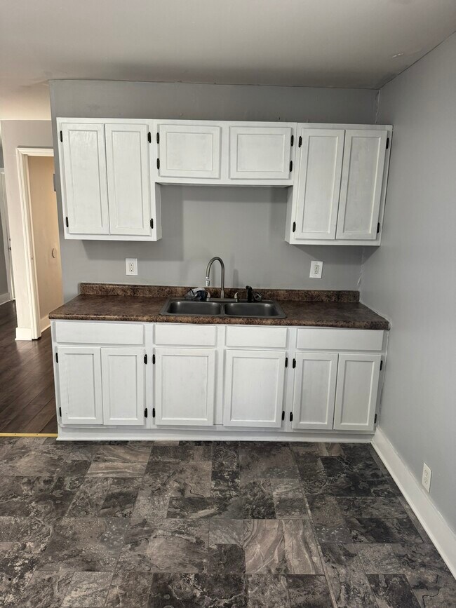 Building Photo - 1609 17th Ave N