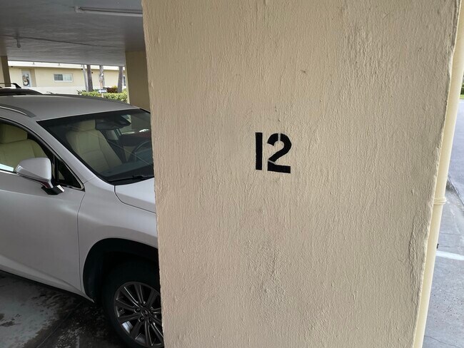 Building Photo - 4750 Cove Cir