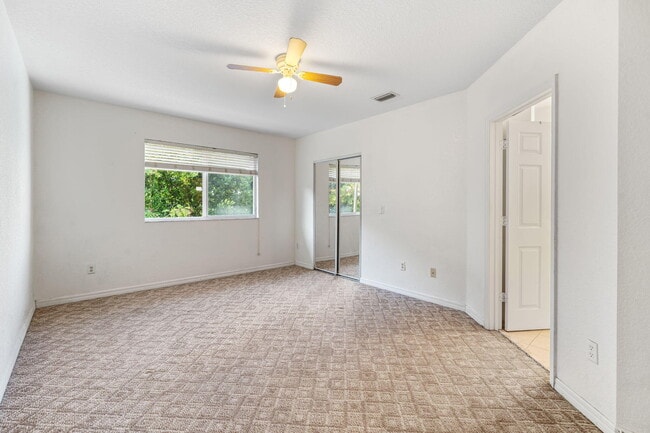 Building Photo - 1927 Alamanda Way