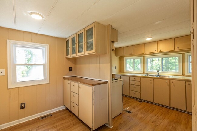 Building Photo - 2 Bed, 1 Bath, Manufactured Home in Harper...