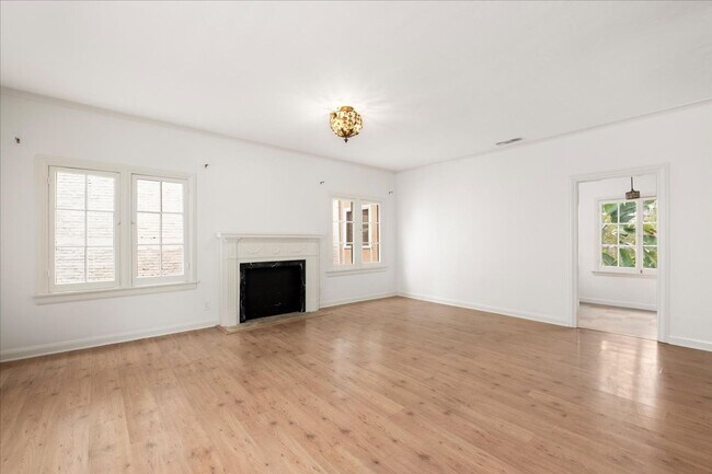 Building Photo - Emmet Terrace Triplex