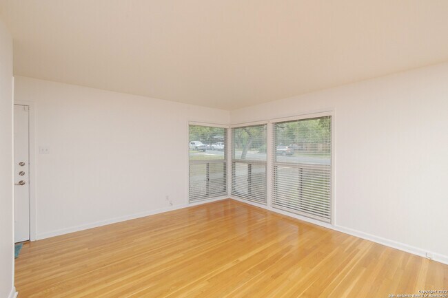 Building Photo - 103 Oakhurst Pl