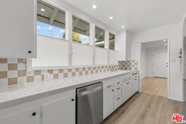 Building Photo - 3760 Beethoven St