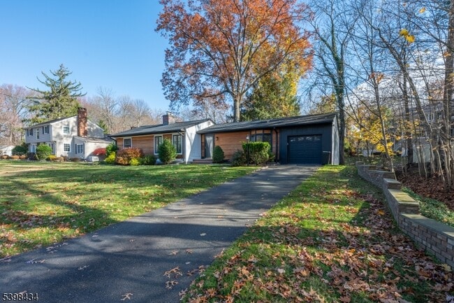 Building Photo - 7 Oak Tree Ln