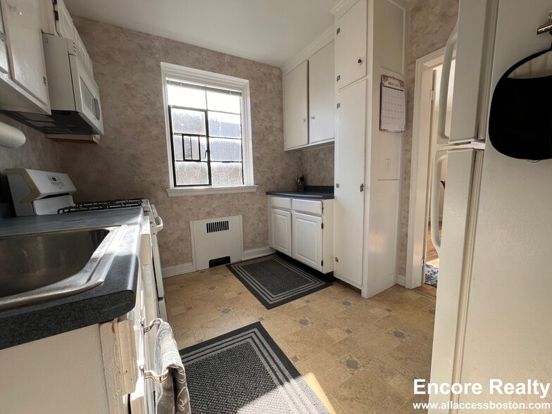 Building Photo - 111 Longwood Ave