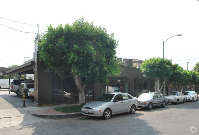 Building Photo - 714-716 N Alfred St