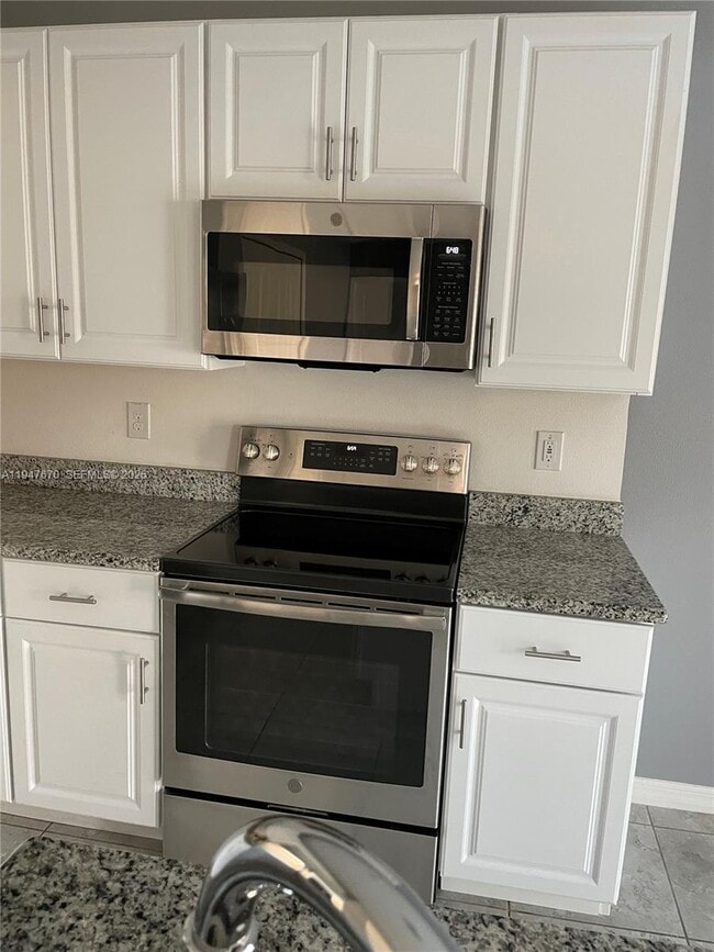 Building Photo - 982 SW Commonwealth Rd