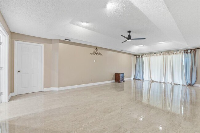 Building Photo - 6513 Thoroughbred Loop