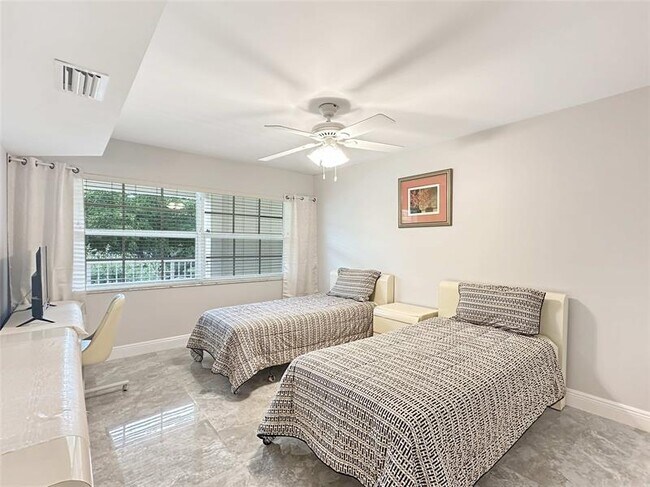 Building Photo - 3505 Oaks Way