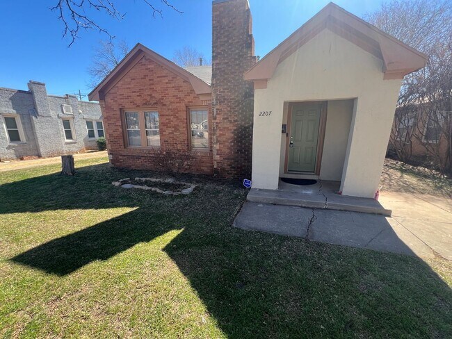 Building Photo - Pre Leasing for fall 2026! 3/2 Historic South Overton Home!