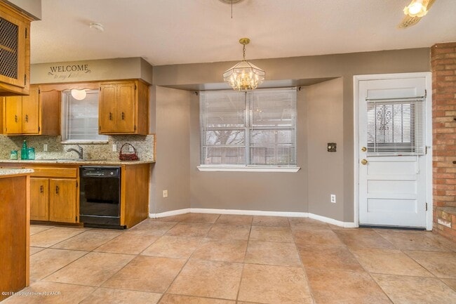 Building Photo - 5103 Mesa Cir