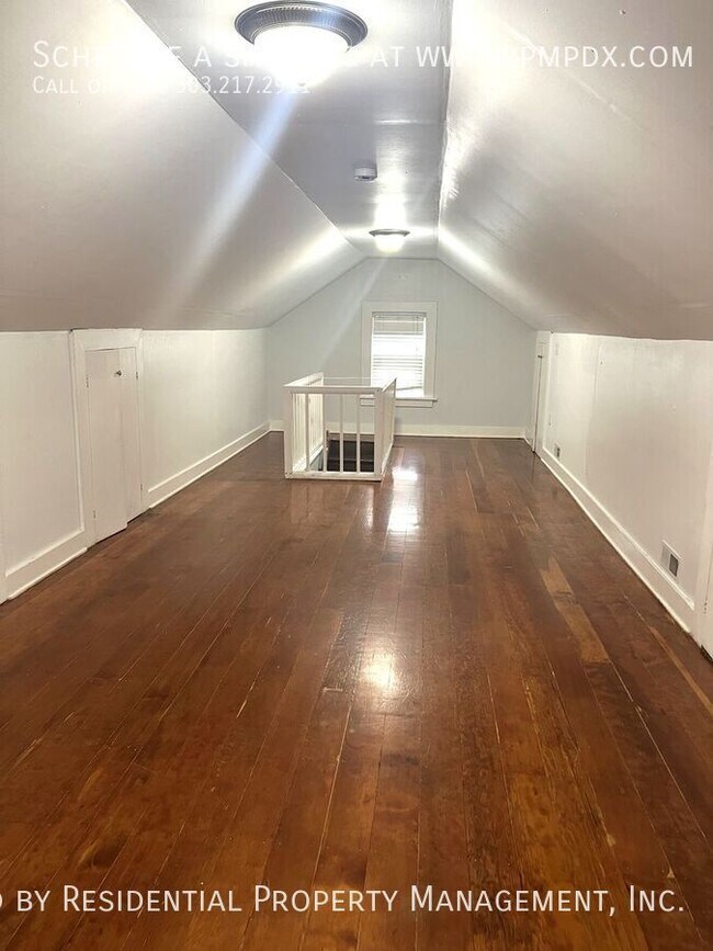 Building Photo - 214 NE Bryant St